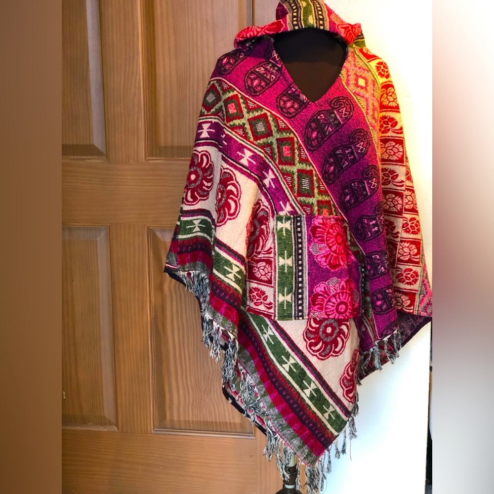 JESSICA TAYLOR Wool blend boho poncho Hood and kangaroo pocket. Gorgeous colors
